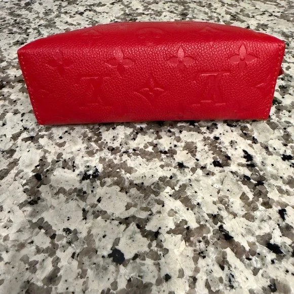 Luis Vuitton Red Designer Embossed Leather Pouch/ Cosmetic Pouch ❤️❤️ - Picture 4 of 7